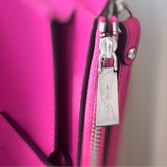 Michael Kors Jet Set Double Zip Wrislet 🩷 - Picture 4 of 8